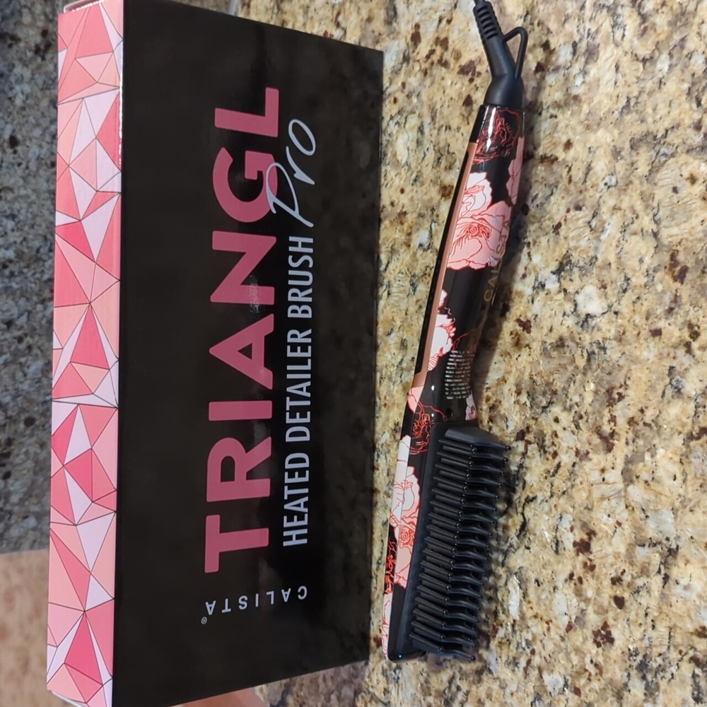 Calista Triangle Heated Brush